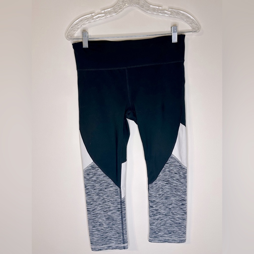 Gap Black and White Capri Leggings, Size Small